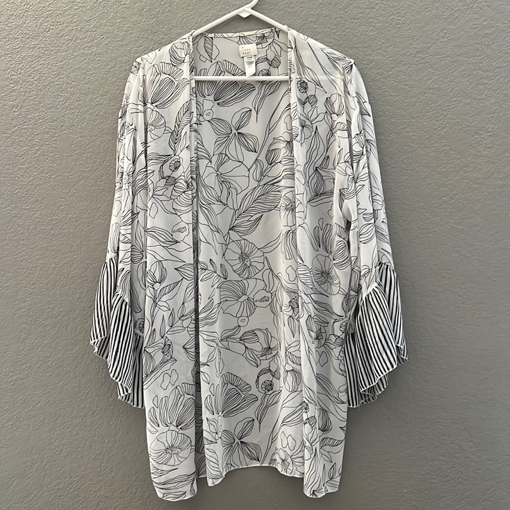 Black and White Floral Hip Length Kimono